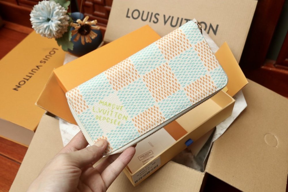 人気急上昇  ルイヴィトン長財布コピー   Louis Vuitton ルイヴィトン財布N40675