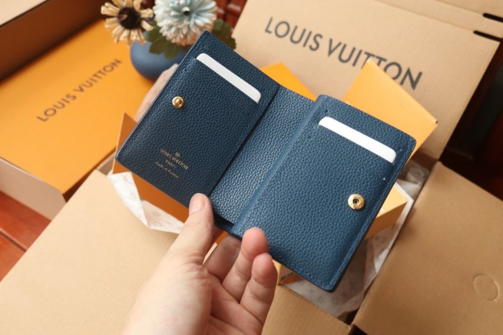 高品質 入手困難品！ ルイヴィトン折り財布コピー  Louis Vuitton ルイヴィトン財布M82329