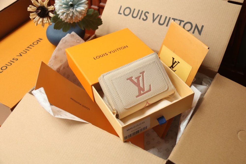 高品質 大人気！暖かい★  ルイヴィトン折り財布コピー 2色  Louis Vuitton ルイヴィトン財布M81927