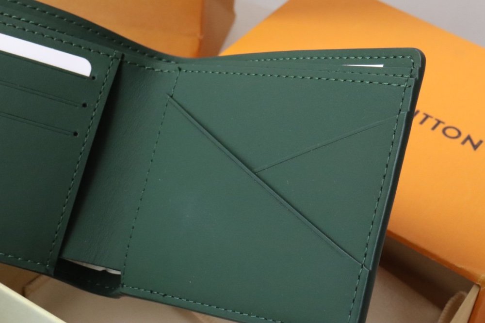 高品質  ★日本!!人気！  ルイヴィトン折り財布コピー   Louis Vuitton ルイヴィトン財布M83055