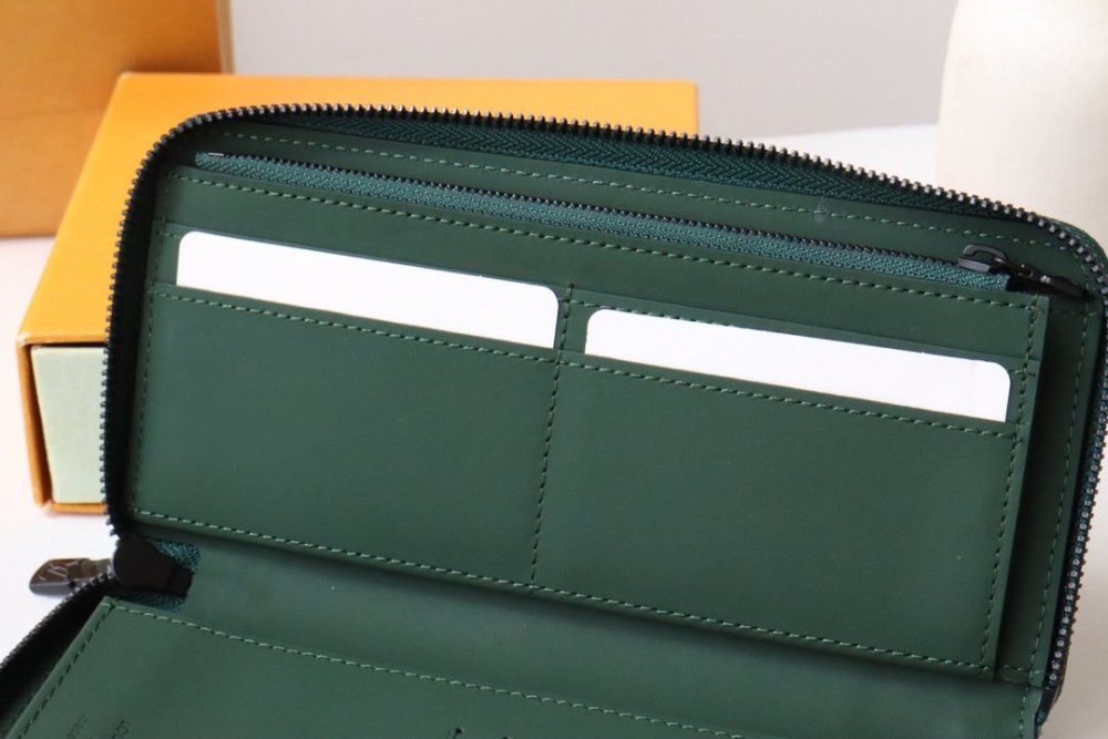高品質  入手困難品！  ルイヴィトン長財布コピー  Louis Vuitton ルイヴィトン財布M83067