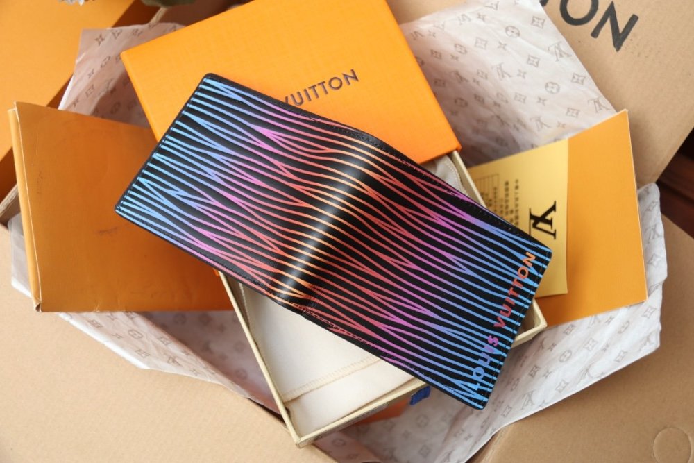 高品質  注目アイテム★   ルイヴィトン折り財布コピー   Louis Vuitton ルイヴィトン財布M82585