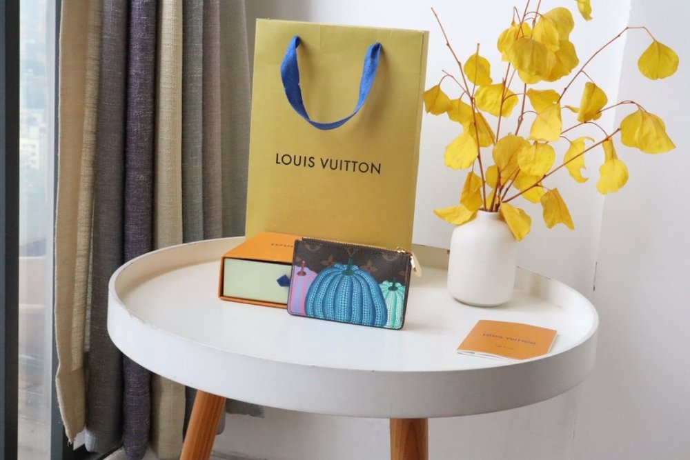 注目度抜群！  ルイヴィトンカードケースコピー   Louis Vuitton ルイヴィトン財布M8211012*8