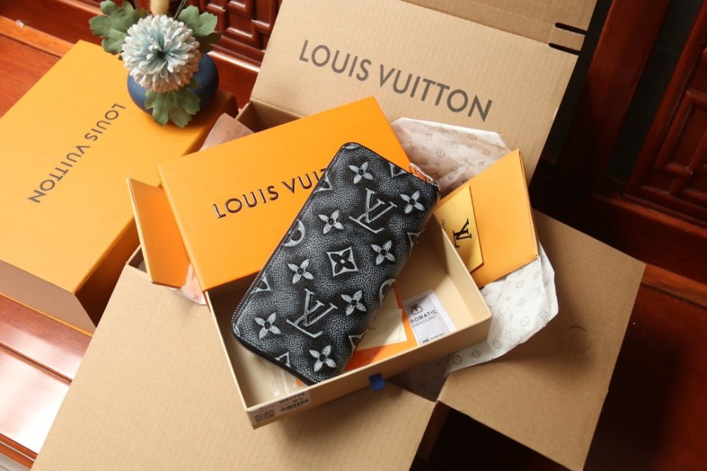 高品質 人気No1★ ルイヴィトン長財布コピー   Louis Vuitton ルイヴィトン財布M81775