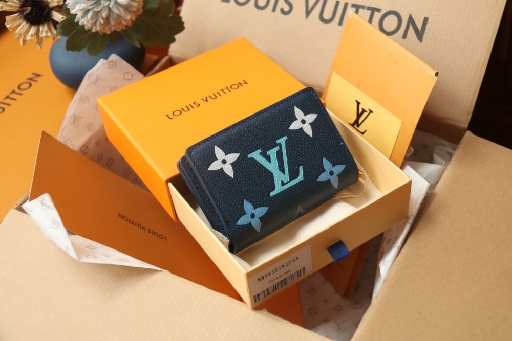 高品質 入手困難品！ ルイヴィトン折り財布コピー  Louis Vuitton ルイヴィトン財布M82329