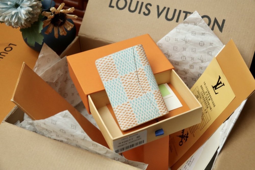 一目惚れ★ ルイヴィトンカードケースコピー 2色  Louis Vuitton ルイヴィトン財布N40678