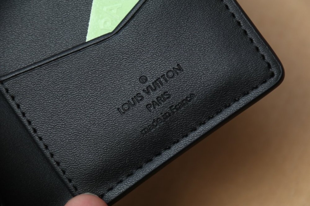 高品質  世界中で大人気★  ルイヴィトンカードケースコピー   Louis Vuitton ルイヴィトン財布M82585
