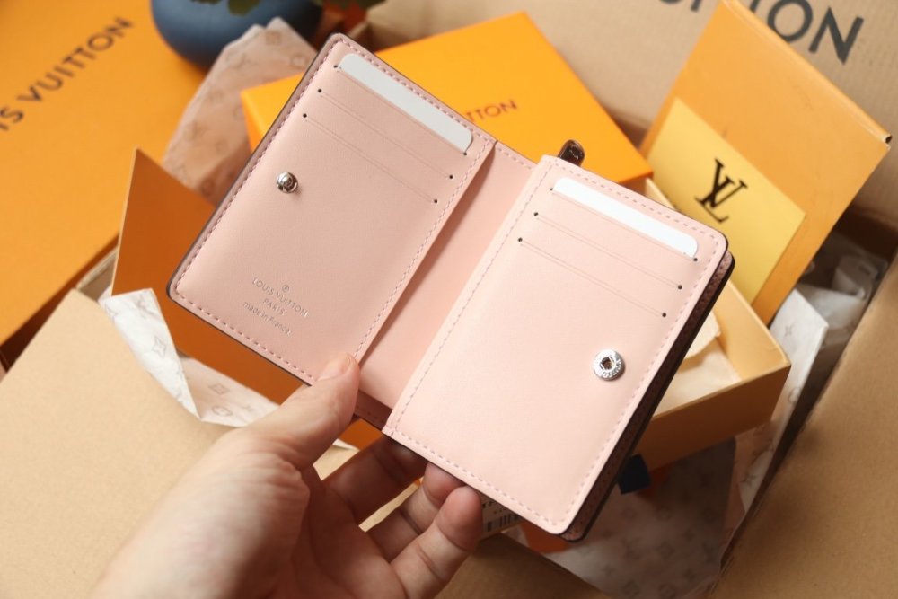 高品質 ★日本!!人気！  ルイヴィトン折り財布コピー 2色  Louis Vuitton ルイヴィトン財布M80629