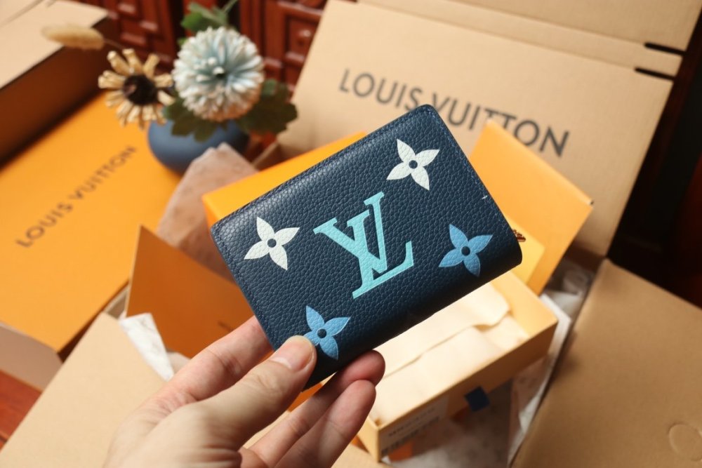 高品質 入手困難品！ ルイヴィトン折り財布コピー  Louis Vuitton ルイヴィトン財布M82329