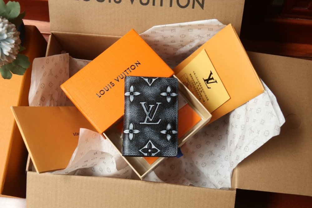 高品質 超話題!  ルイヴィトン長財布コピー   Louis Vuitton ルイヴィトン財布M81774