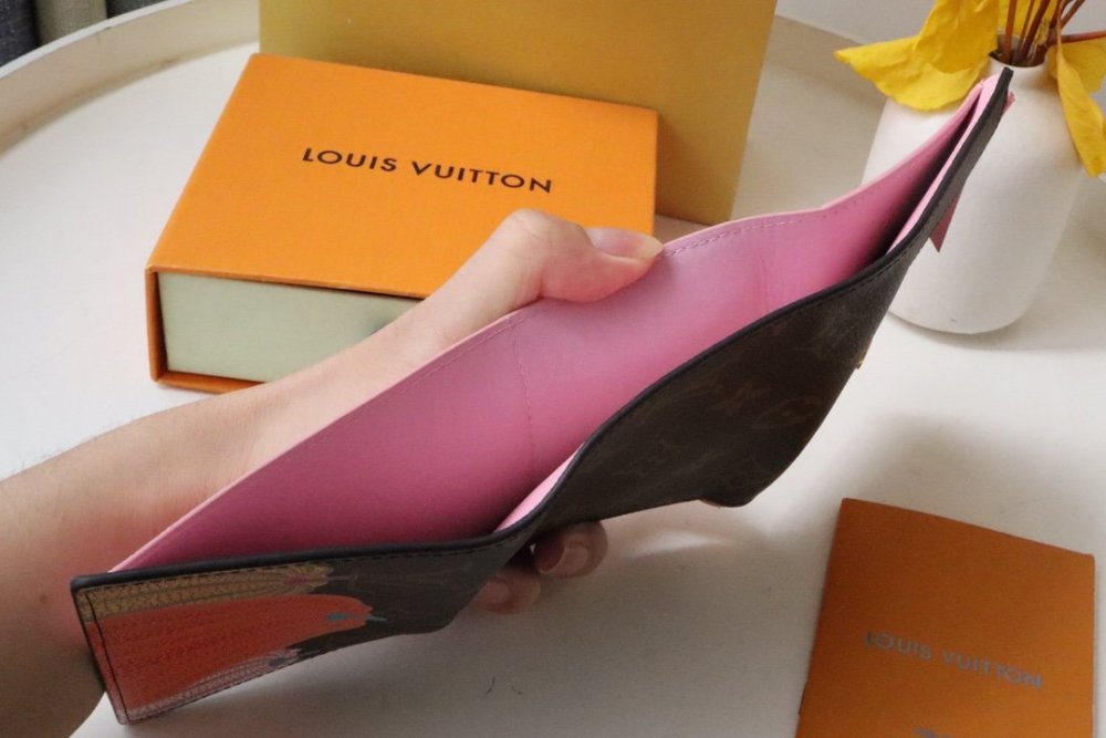 絶対欲しい！ ルイヴィトン折り財布コピー   Louis Vuitton ルイヴィトン財布M82111