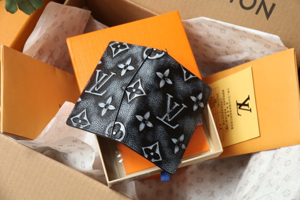 高品質 超話題!  ルイヴィトン長財布コピー   Louis Vuitton ルイヴィトン財布M81774