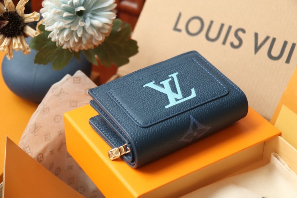 高品質 入手困難品！ ルイヴィトン折り財布コピー  Louis Vuitton ルイヴィトン財布M82329