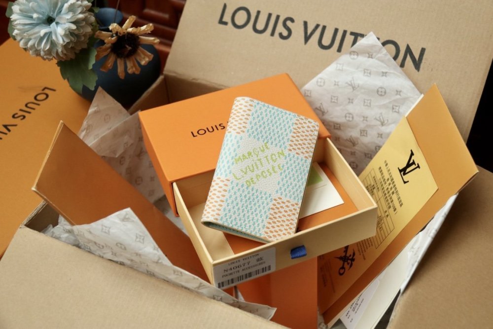 一目惚れ★ ルイヴィトンカードケースコピー 2色  Louis Vuitton ルイヴィトン財布N40678