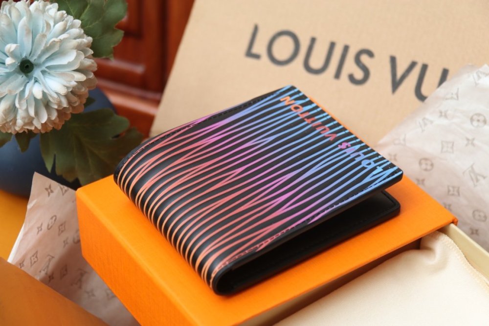 高品質  注目アイテム★   ルイヴィトン折り財布コピー   Louis Vuitton ルイヴィトン財布M82585