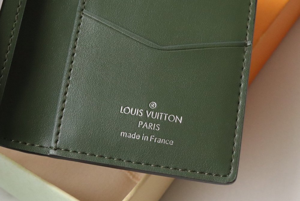 高品質 注目アイテム★ ルイヴィトンカードケースコピー   Louis Vuitton ルイヴィトン財布M84690