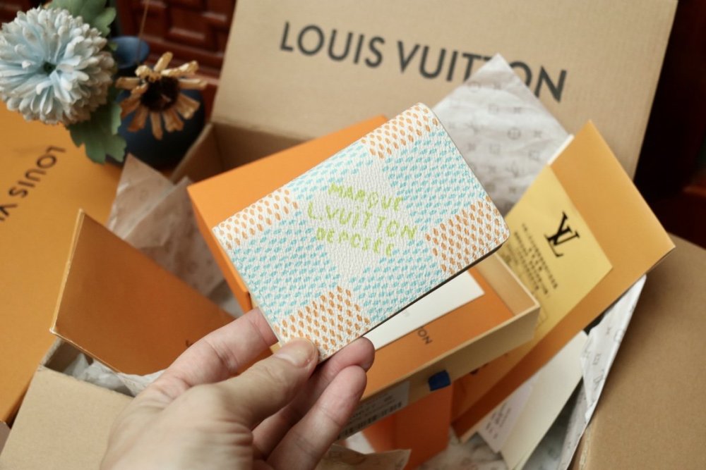 一目惚れ★ ルイヴィトンカードケースコピー 2色  Louis Vuitton ルイヴィトン財布N40678
