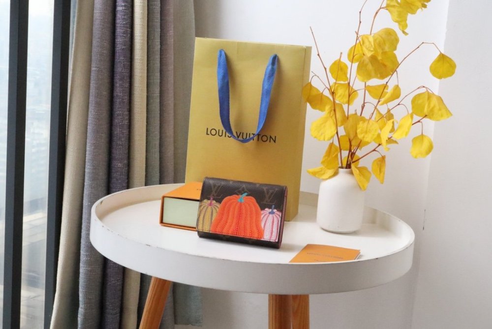 絶対欲しい！ ルイヴィトン折り財布コピー   Louis Vuitton ルイヴィトン財布M82111