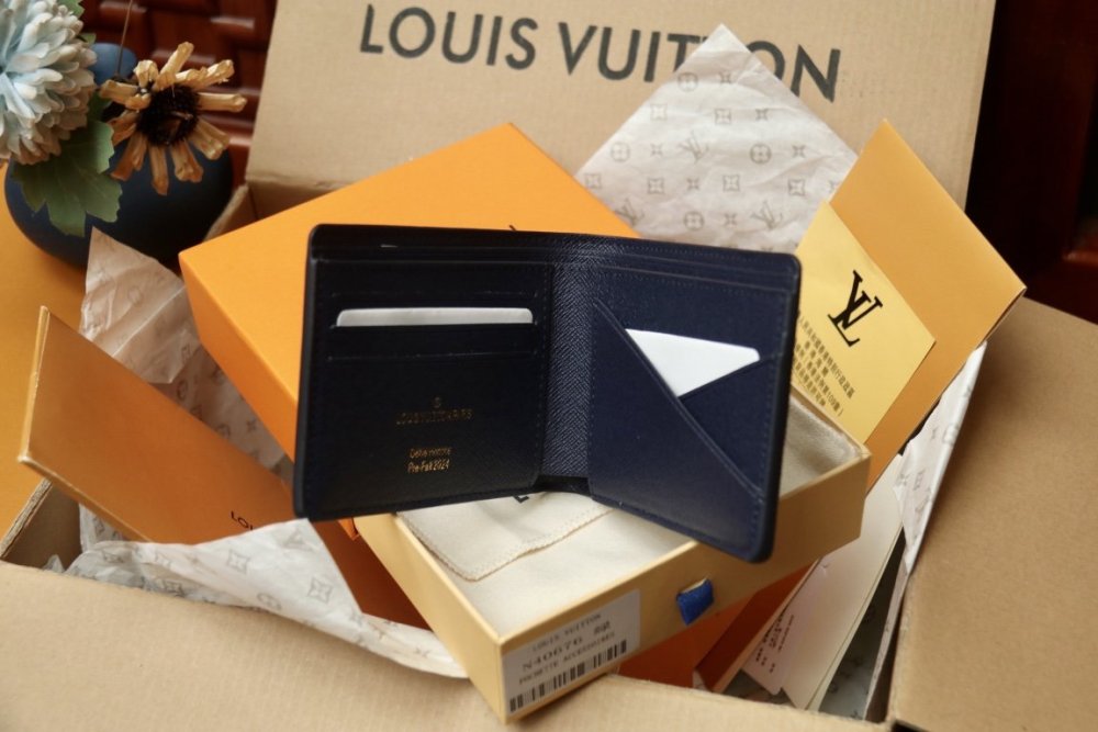 【限定カラー】  ルイヴィトン折り財布コピー 2色  Louis Vuitton ルイヴィトン財布N40676