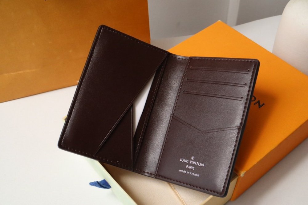 高品質 注目アイテム★ ルイヴィトンカードケースコピー   Louis Vuitton ルイヴィトン財布M84690