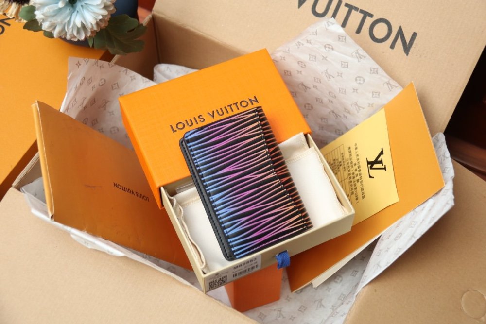 高品質  世界中で大人気★  ルイヴィトンカードケースコピー   Louis Vuitton ルイヴィトン財布M82585
