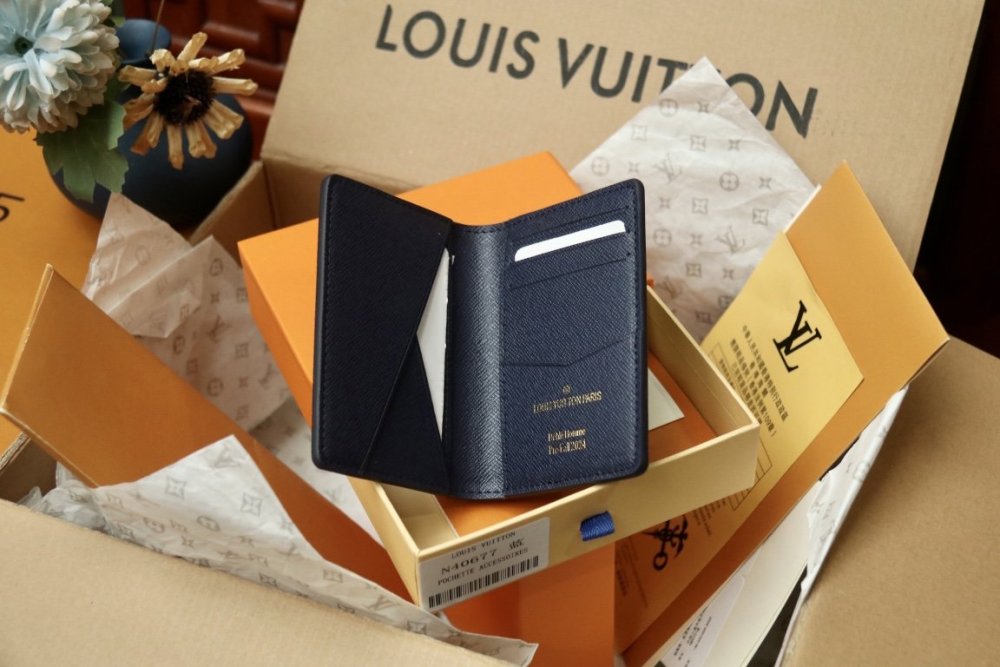 一目惚れ★ ルイヴィトンカードケースコピー 2色  Louis Vuitton ルイヴィトン財布N40678