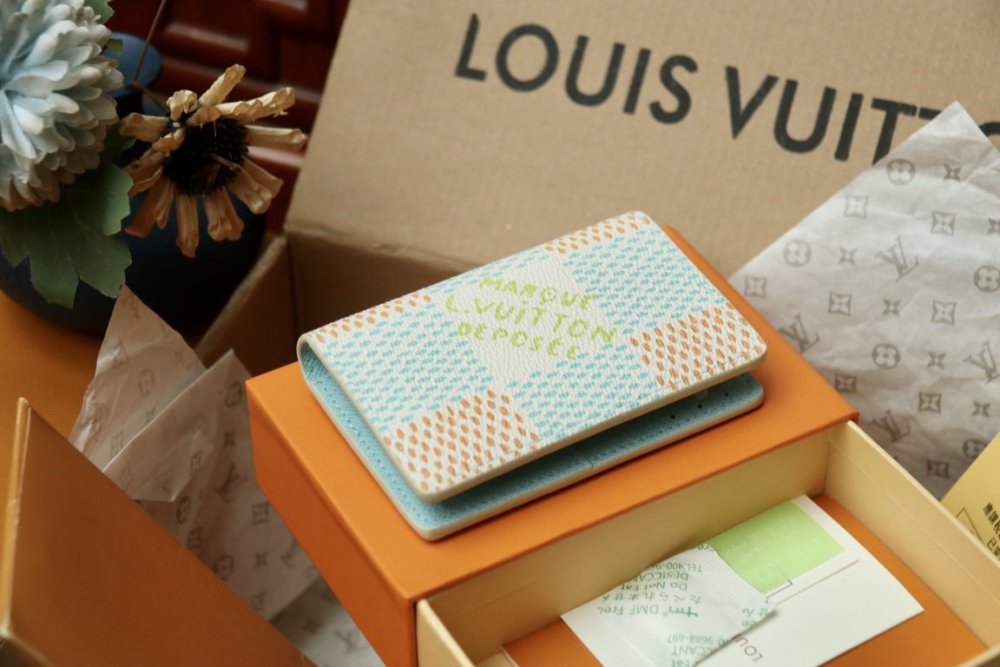 一目惚れ★ ルイヴィトンカードケースコピー 2色  Louis Vuitton ルイヴィトン財布N40678