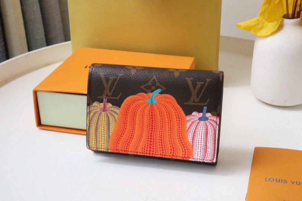 絶対欲しい！ ルイヴィトン折り財布コピー   Louis Vuitton ルイヴィトン財布M82111