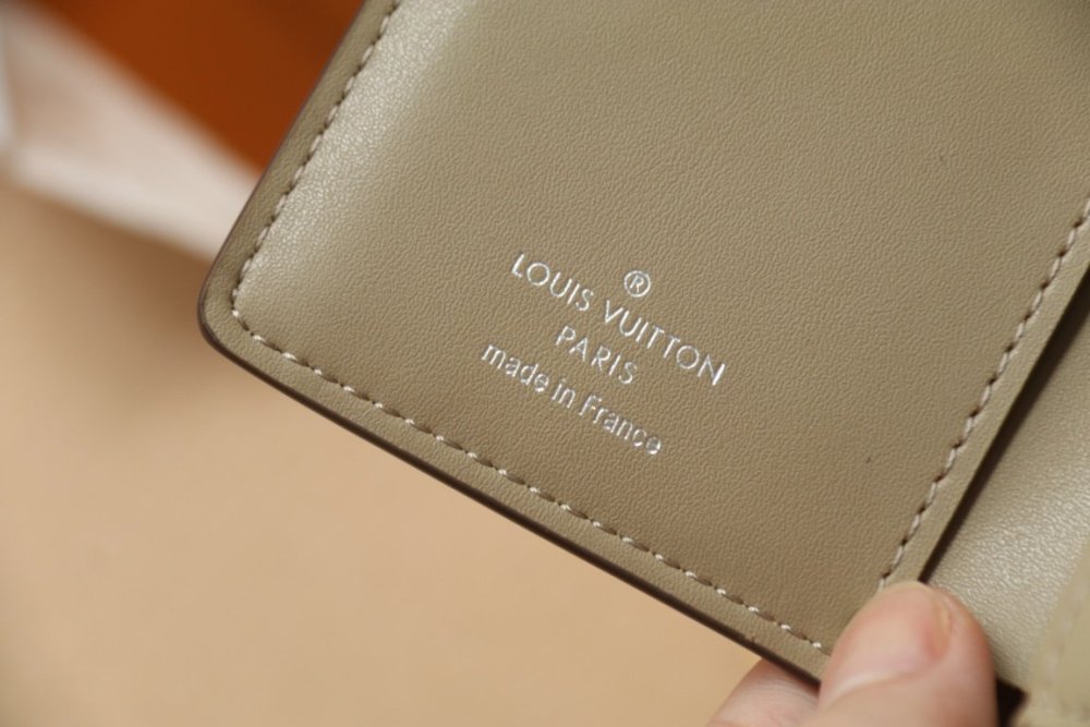 高品質 ★日本!!人気！  ルイヴィトン折り財布コピー 2色  Louis Vuitton ルイヴィトン財布M80629
