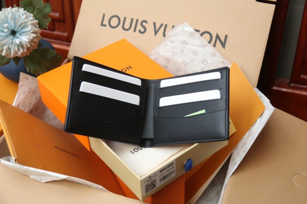 高品質  注目アイテム★   ルイヴィトン折り財布コピー   Louis Vuitton ルイヴィトン財布M82585