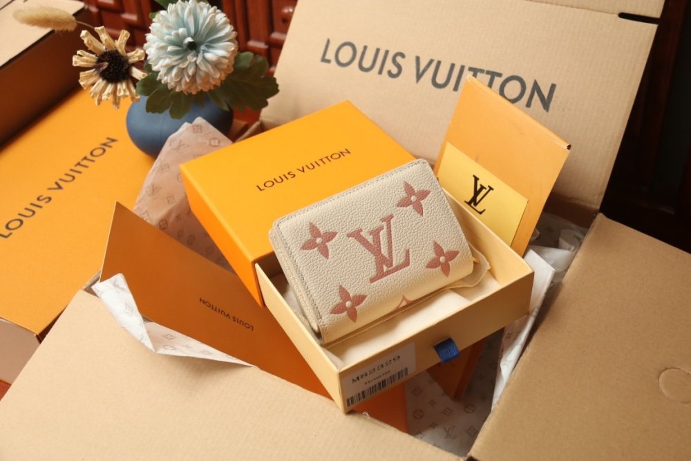 高品質 大人気！暖かい★  ルイヴィトン折り財布コピー 2色  Louis Vuitton ルイヴィトン財布M81927