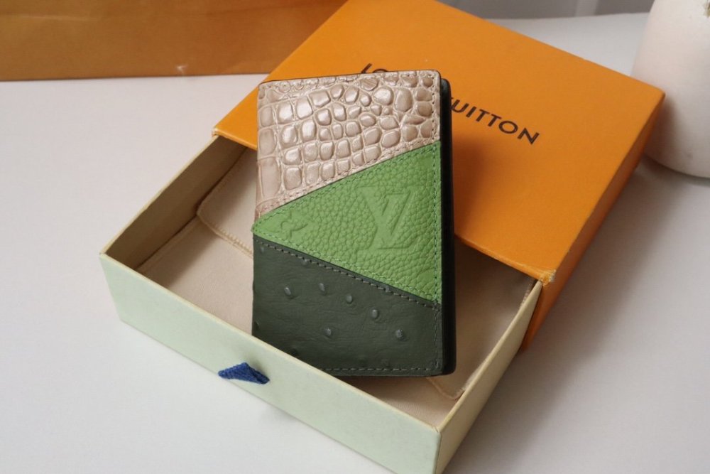高品質 注目アイテム★ ルイヴィトンカードケースコピー   Louis Vuitton ルイヴィトン財布M84690