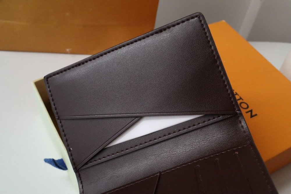 高品質 注目アイテム★ ルイヴィトンカードケースコピー   Louis Vuitton ルイヴィトン財布M84690