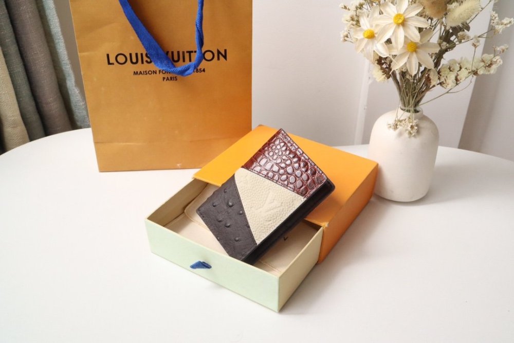 高品質 注目アイテム★ ルイヴィトンカードケースコピー   Louis Vuitton ルイヴィトン財布M84690
