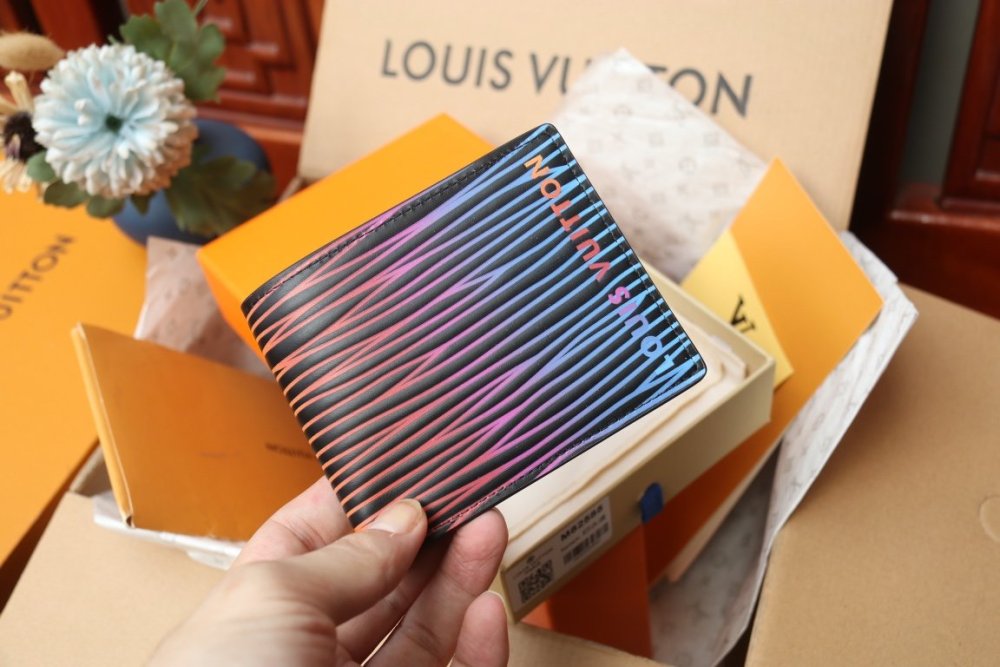 高品質  注目アイテム★   ルイヴィトン折り財布コピー   Louis Vuitton ルイヴィトン財布M82585
