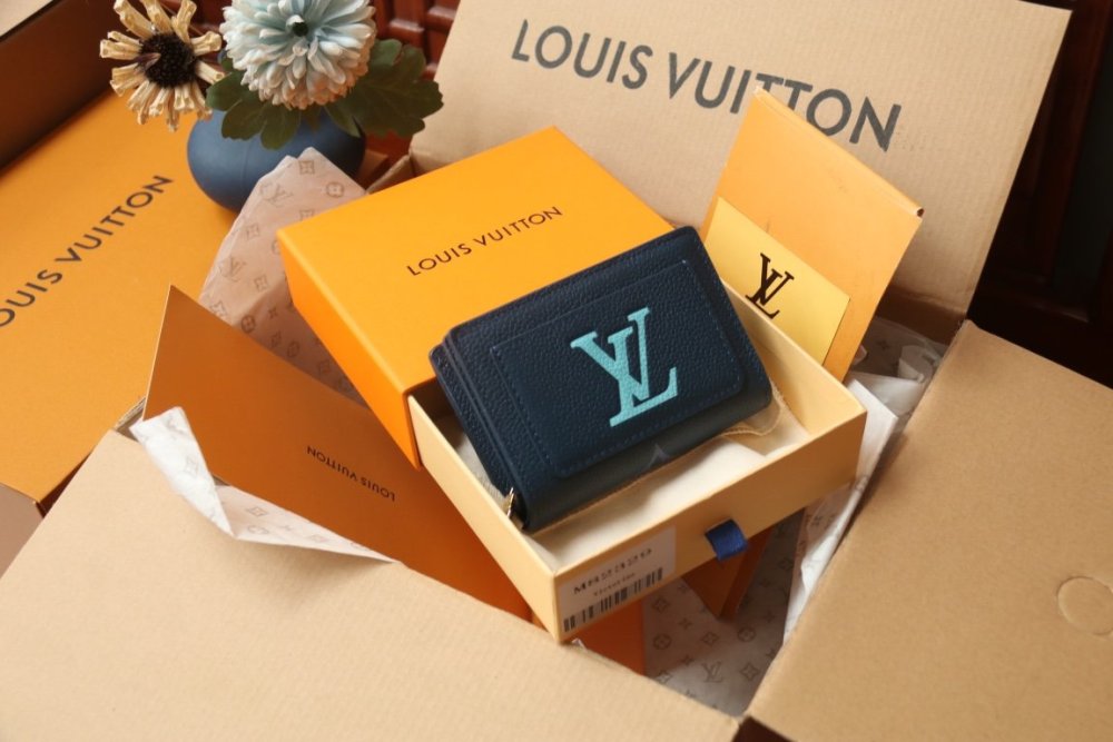 高品質 入手困難品！ ルイヴィトン折り財布コピー  Louis Vuitton ルイヴィトン財布M82329