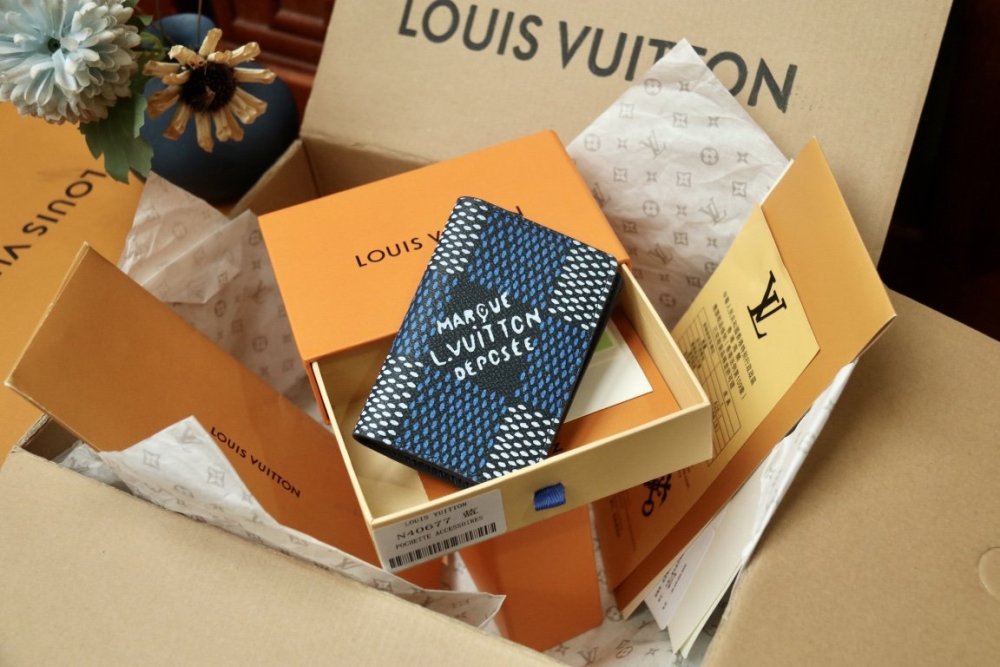 一目惚れ★ ルイヴィトンカードケースコピー 2色  Louis Vuitton ルイヴィトン財布N40678