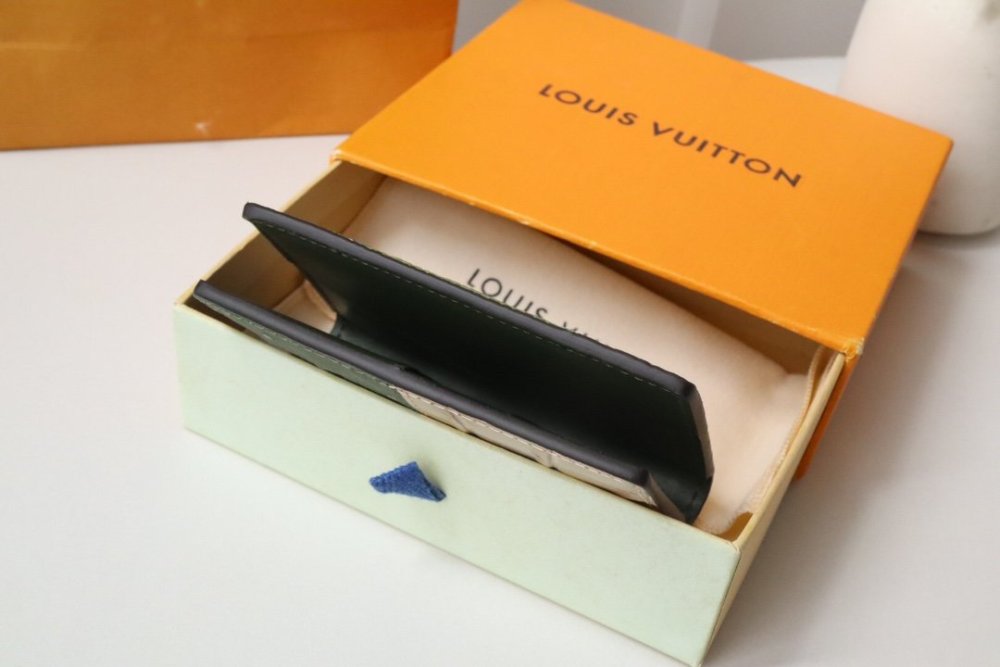 高品質 注目アイテム★ ルイヴィトンカードケースコピー   Louis Vuitton ルイヴィトン財布M84690