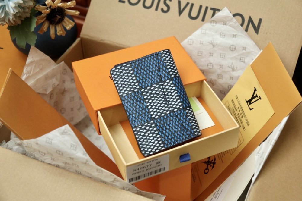 一目惚れ★ ルイヴィトンカードケースコピー 2色  Louis Vuitton ルイヴィトン財布N40678