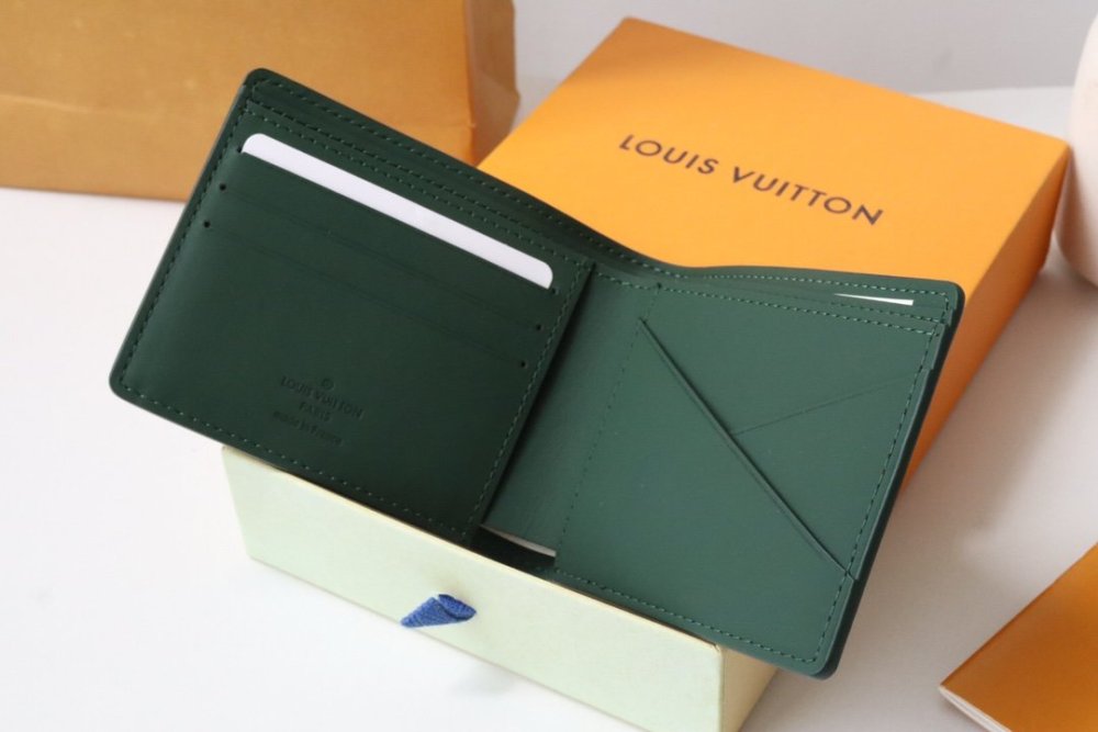 高品質  ★日本!!人気！  ルイヴィトン折り財布コピー   Louis Vuitton ルイヴィトン財布M83055