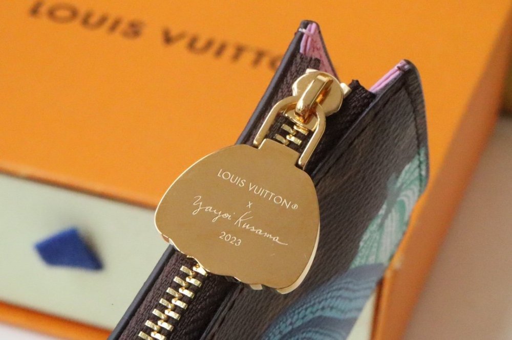 注目度抜群！  ルイヴィトンカードケースコピー   Louis Vuitton ルイヴィトン財布M8211012*8