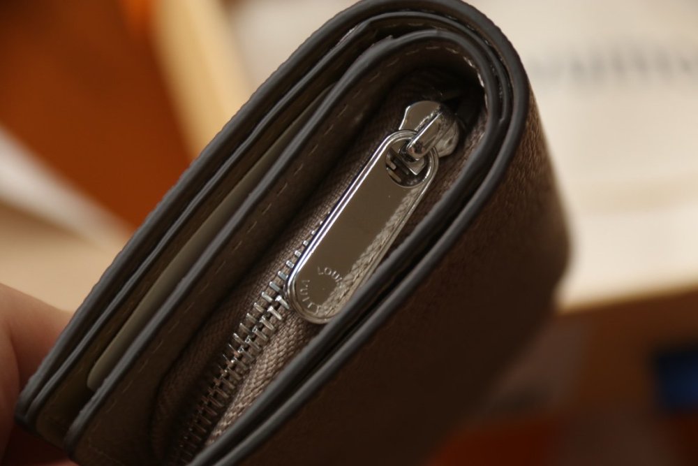 高品質 ★日本!!人気！  ルイヴィトン折り財布コピー 2色  Louis Vuitton ルイヴィトン財布M80629