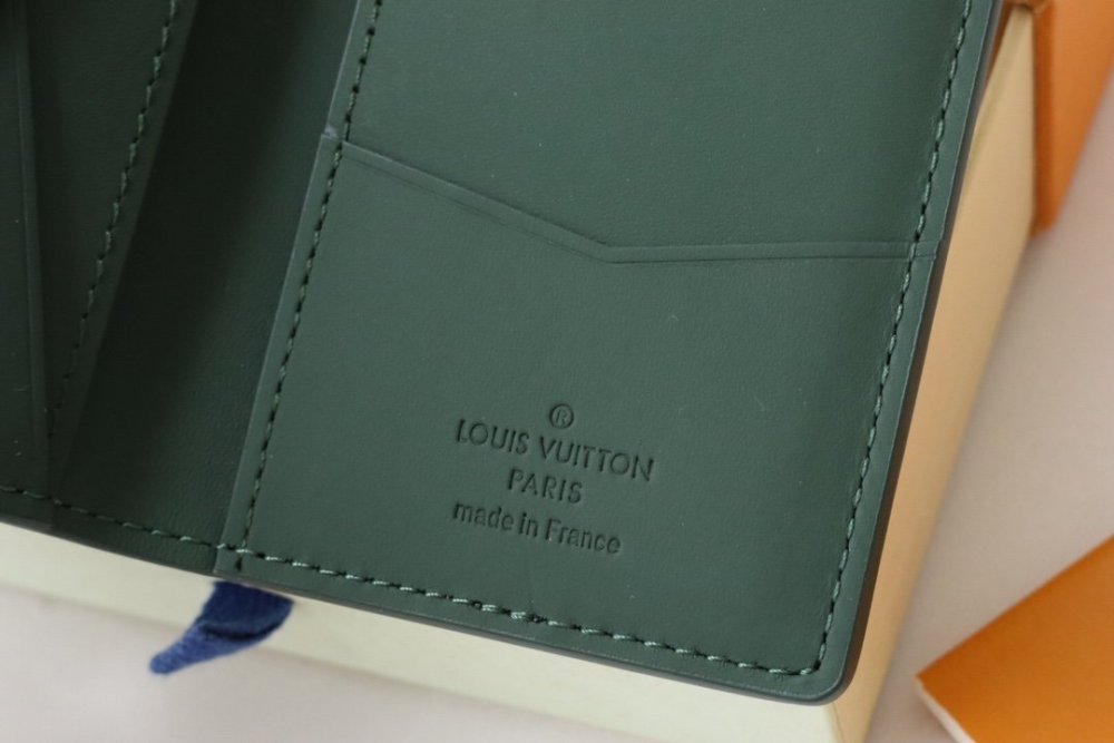 高品質  【目を惹く☆】  ルイヴィトンカードケースコピー   Louis Vuitton ルイヴィトン財布M83067