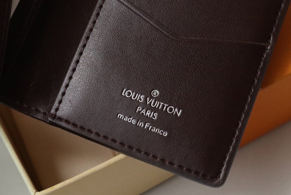 高品質 注目アイテム★ ルイヴィトンカードケースコピー   Louis Vuitton ルイヴィトン財布M84690