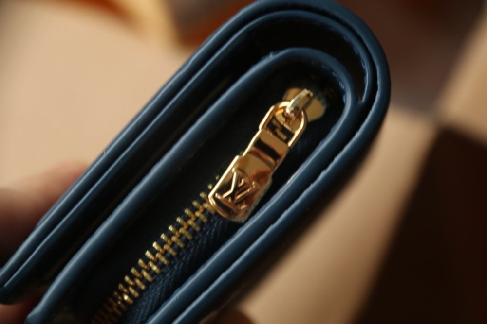 高品質 入手困難品！ ルイヴィトン折り財布コピー  Louis Vuitton ルイヴィトン財布M82329