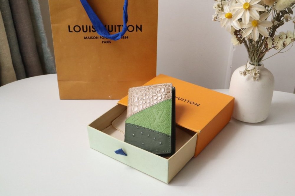 高品質 注目アイテム★ ルイヴィトンカードケースコピー   Louis Vuitton ルイヴィトン財布M84690