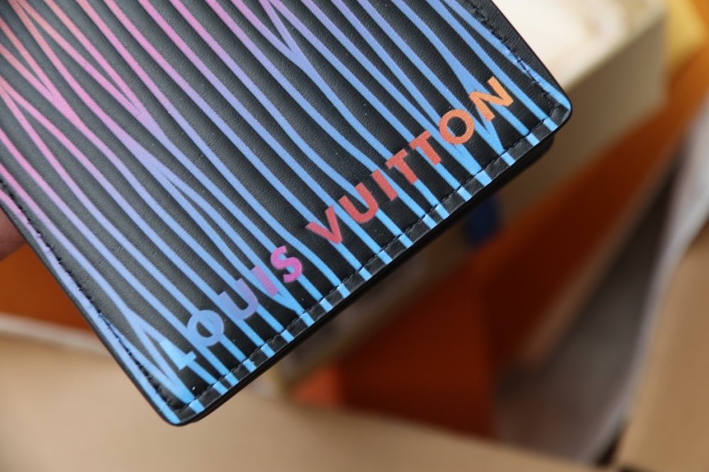 高品質  注目アイテム★   ルイヴィトン折り財布コピー   Louis Vuitton ルイヴィトン財布M82585
