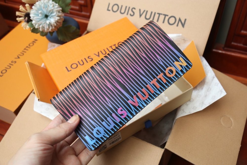 高品質  完売必至 ★   ルイヴィトン長財布コピー  Louis Vuitton ルイヴィトン財布M82585