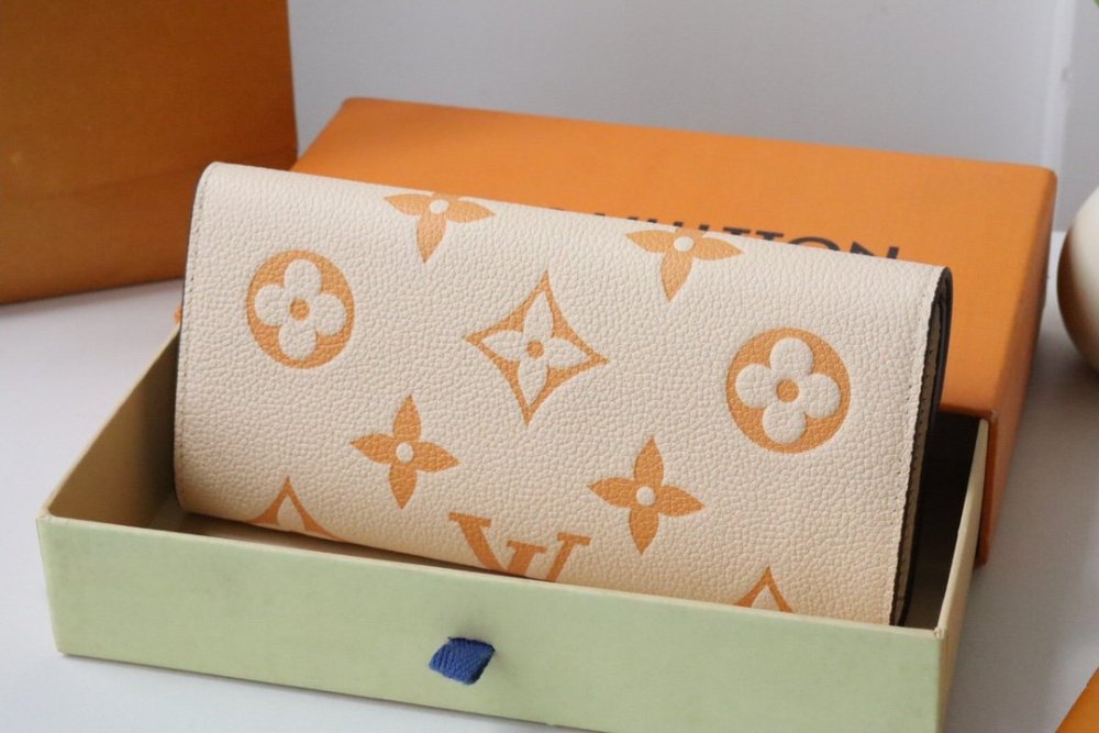 高品質  一目惚れ★  三折  ルイヴィトン長財布コピー  Louis Vuitton ルイヴィトン財布M60699