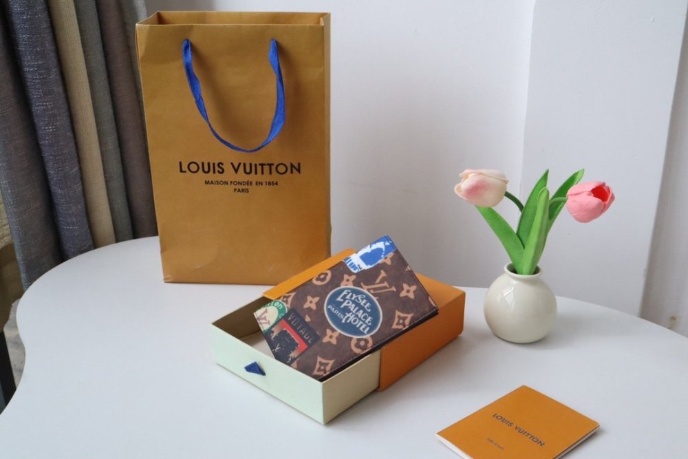 高品質 【すぐ届く】 ルイヴィトンカードケースコピー   Louis Vuitton ルイヴィトン財布M83519